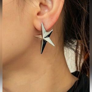 Silver Star Earrings A1445